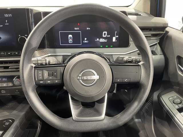 日産 ノート X 愛知県 2021(令3)年 2.7万km ビビットブルー / スーパーブラック 2トーン 純正９インチナビ/アラウンドビューモニター/衝突軽減ブレーキ/ブラインドスポットモニター/車線逸脱警報/クリアランスソナー/電動パーキングブレーキ/ワイヤレス充電/デジタルインナーミラー/ドライブレコーダー/ビルトインＥＴＣ２．０/USB＆HDMI入力端子/ＬＥＤヘッドライト/ISOFIX/純正フロアマット