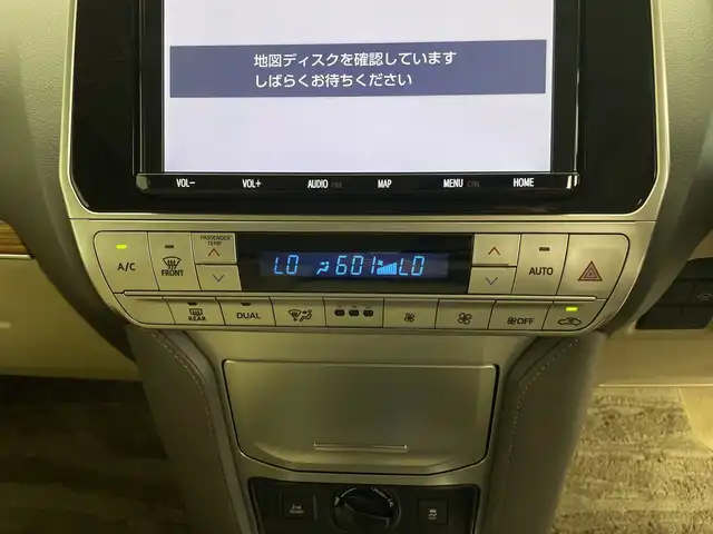 トヨタ ランドクルーザー プラド TX Lパッケージ マットブラED 鹿児島県 2023(令5)年 2万km ホワイトパールクリスタルシャイン 純正9インチナビ/（CD/DVD/BT/フルセグTV）/サンルーフ/レーダークルーズコントロール/プリクラッシュセーフティ/レーンキープアシスト/ヘッドライトウォッシャー/ベージュレザーシート/パワーシート/シートヒーター/シートベンチレーション/オートライト/オートマチックハイビーム/スマートキー/プッシュスタート