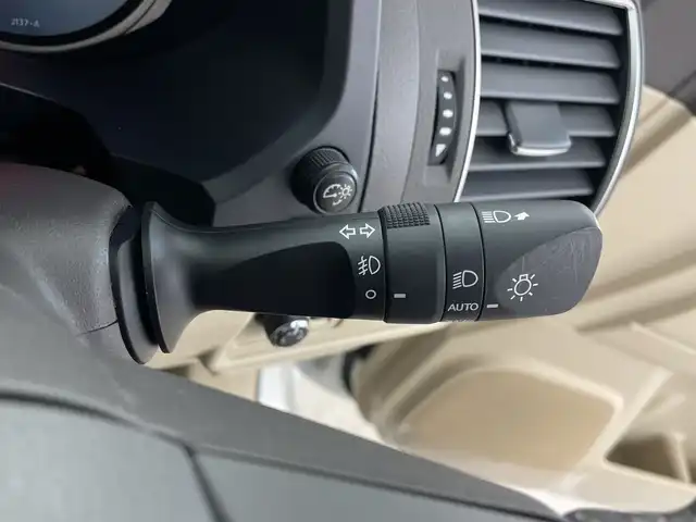 トヨタ ランドクルーザー プラド TX Lパッケージ マットブラED 鹿児島県 2023(令5)年 2万km ホワイトパールクリスタルシャイン 純正9インチナビ/（CD/DVD/BT/フルセグTV）/サンルーフ/レーダークルーズコントロール/プリクラッシュセーフティ/レーンキープアシスト/ヘッドライトウォッシャー/ベージュレザーシート/パワーシート/シートヒーター/シートベンチレーション/オートライト/オートマチックハイビーム/スマートキー/プッシュスタート