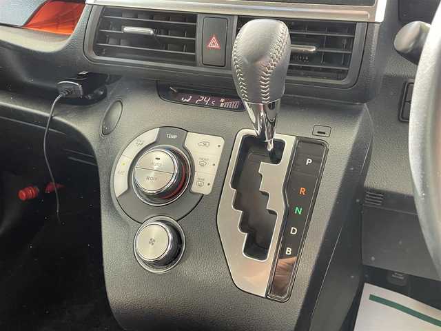 トヨタ シエンタ ハイブリッド G 東京都 2016(平28)年 7万km グリーンマイカM 純正SDナビ/【フルセグ・DVD再生可・CD・Bluetooth】/バックカメラ/ETC2.0/両側パワースライドドア/Toyota Safety Sense P/【プリクラッシュセーフティシステム・レーンディパーチャーアラート・オートマチックハイビーム・先行車発進お知らせ】/踏み間違い防止装置/横滑り防止機能/オートライト/前席シートヒーター/ステアリングスイッチ/フォグランプ/プッシュスタート/スマートキー/スペアキーあり/純正フロアマット/ドアバイザー/新車保証書/取扱説明書