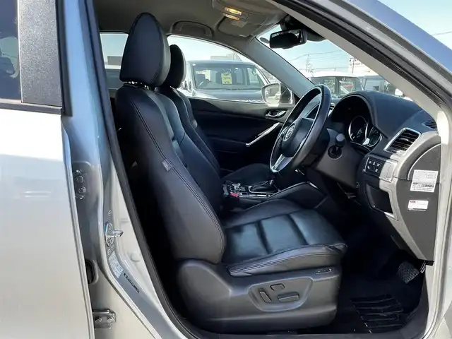 マツダ ＣＸ－５ XD Lパッケージ 道央・札幌 2016(平28)年 8.7万km ソニックシルバーM ４WD/BOSEサウンドシステム/純正SDナビ/BT/DVD/フルセグ/衝突被害軽減ブレーキ/横滑り防止装置/レーダークルーズコントロール/レーンキープアシスト/クリアランスソナー/ブラインドスポットモニター/バックカメラ/サイドカメラ/ビルトインETC/アイドリングストップ/前席パワーシート/D席メモリーシート/全席シートヒーター/レザーシート/革巻きステアリング/ステアリングリモコン/電動パーキング/自動防眩ミラー/MTモード付AT/プッシュスタート/スマートキー/LEDヘッドライト/オートライト/オートマチックハイビーム/フォグランプ/電動格納ミラー/ウィンカーミラー/純正フロアマット/ドアバイザー/スペアキー