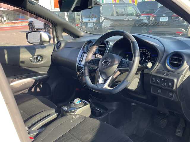 日産 ノート e－パワーオーテック FOUR 道東・釧路十勝 2019(令1)年 6万km ブリリアントホワイトパール 4WD/ワンオーナー/純正SDナビ/・フルセグ/CD/DVD/BT/ラジオ/アラウンドビューカメラ/インテリジェントルームミラー/クルーズコントロール/衝突軽減ブレーキ/レーンキープアシスト/コーナーセンサー/LEDヘッドライト/フォグランプ/純正15インチアルミホイール（サマー2024製）/ETC/フロアマット/ドアバイザー