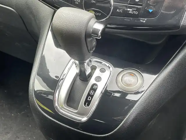 日産 セレナ ハイウェイS G Sハイブリッド 東京都 2013(平25)年 7.3万km スーパーブラック 7インチ純正ナビ/（CD/DVD/フルセグ）/Bluetooth/クルーズコントロール/プッシュスタート/オートライト/シフトロック機能/ETC/純正フロアマット/ドアバイザー/片側パワースライドドア/バックカメラ/社外スタットレスタイヤAR15インチ/盗難防止機能/スペアキー1本/スマートキー/保証書/取扱説明書