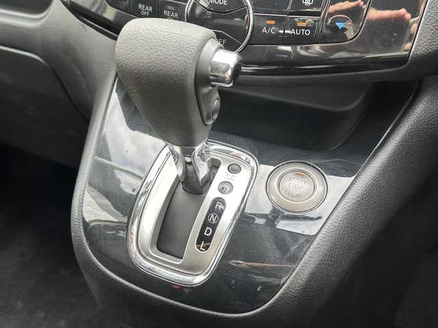 日産 セレナ ハイウェイS G Sハイブリッド 東京都 2013(平25)年 7.3万km スーパーブラック 7インチ純正ナビ/（CD/DVD/フルセグ）/Bluetooth/クルーズコントロール/プッシュスタート/オートライト/シフトロック機能/ETC/純正フロアマット/ドアバイザー/片側パワースライドドア/バックカメラ/社外スタットレスタイヤAR15インチ/盗難防止機能/スペアキー1本/スマートキー/保証書/取扱説明書