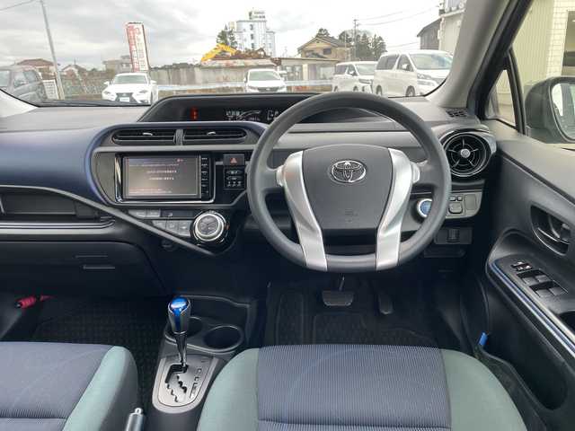 トヨタ アクア S 富山県 2015(平27)年 2.1万km ブラックマイカ 純正SDナビ/型式NSCP-W64/【ＣＤ／ＢＴ／ＡＭ／ＦＭ／ワンセグＴＶ】/ビルトインＥＴＣ　/スマートキー　/横滑り防止装置　/盗難防止装置　/アンチロックブレーキシステム　/オートライト　/フォグランプ　/純正キセノンヘッドライト　/エンジンスタートボタン　/スペアキー/オートエアコン/取扱説明書/ナビ取扱説明書