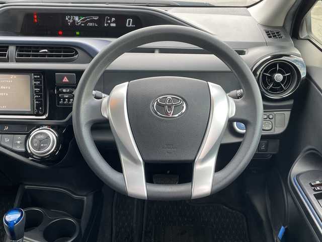 トヨタ アクア S 富山県 2015(平27)年 2.1万km ブラックマイカ 純正SDナビ/型式NSCP-W64/【ＣＤ／ＢＴ／ＡＭ／ＦＭ／ワンセグＴＶ】/ビルトインＥＴＣ　/スマートキー　/横滑り防止装置　/盗難防止装置　/アンチロックブレーキシステム　/オートライト　/フォグランプ　/純正キセノンヘッドライト　/エンジンスタートボタン　/スペアキー/オートエアコン/取扱説明書/ナビ取扱説明書