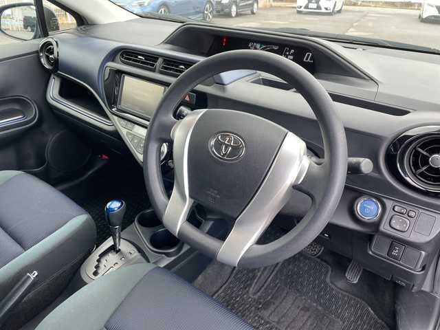 トヨタ アクア S 富山県 2015(平27)年 2.1万km ブラックマイカ 純正SDナビ/型式NSCP-W64/【ＣＤ／ＢＴ／ＡＭ／ＦＭ／ワンセグＴＶ】/ビルトインＥＴＣ　/スマートキー　/横滑り防止装置　/盗難防止装置　/アンチロックブレーキシステム　/オートライト　/フォグランプ　/純正キセノンヘッドライト　/エンジンスタートボタン　/スペアキー/オートエアコン/取扱説明書/ナビ取扱説明書