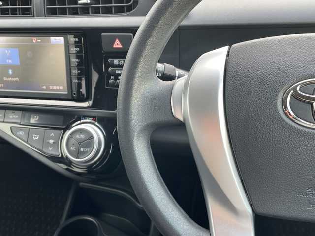 トヨタ アクア S 富山県 2015(平27)年 2.1万km ブラックマイカ 純正SDナビ/型式NSCP-W64/【ＣＤ／ＢＴ／ＡＭ／ＦＭ／ワンセグＴＶ】/ビルトインＥＴＣ　/スマートキー　/横滑り防止装置　/盗難防止装置　/アンチロックブレーキシステム　/オートライト　/フォグランプ　/純正キセノンヘッドライト　/エンジンスタートボタン　/スペアキー/オートエアコン/取扱説明書/ナビ取扱説明書