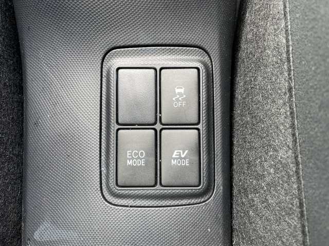 トヨタ アクア S 富山県 2015(平27)年 2.1万km ブラックマイカ 純正SDナビ/型式NSCP-W64/【ＣＤ／ＢＴ／ＡＭ／ＦＭ／ワンセグＴＶ】/ビルトインＥＴＣ　/スマートキー　/横滑り防止装置　/盗難防止装置　/アンチロックブレーキシステム　/オートライト　/フォグランプ　/純正キセノンヘッドライト　/エンジンスタートボタン　/スペアキー/オートエアコン/取扱説明書/ナビ取扱説明書