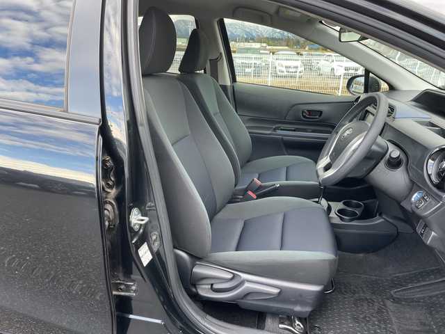 トヨタ アクア S 富山県 2015(平27)年 2.1万km ブラックマイカ 純正SDナビ/型式NSCP-W64/【ＣＤ／ＢＴ／ＡＭ／ＦＭ／ワンセグＴＶ】/ビルトインＥＴＣ　/スマートキー　/横滑り防止装置　/盗難防止装置　/アンチロックブレーキシステム　/オートライト　/フォグランプ　/純正キセノンヘッドライト　/エンジンスタートボタン　/スペアキー/オートエアコン/取扱説明書/ナビ取扱説明書