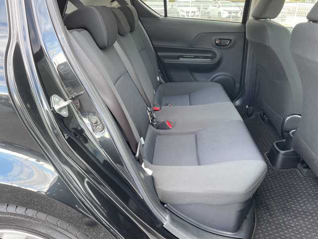 トヨタ アクア S 富山県 2015(平27)年 2.1万km ブラックマイカ 純正SDナビ/型式NSCP-W64/【ＣＤ／ＢＴ／ＡＭ／ＦＭ／ワンセグＴＶ】/ビルトインＥＴＣ　/スマートキー　/横滑り防止装置　/盗難防止装置　/アンチロックブレーキシステム　/オートライト　/フォグランプ　/純正キセノンヘッドライト　/エンジンスタートボタン　/スペアキー/オートエアコン/取扱説明書/ナビ取扱説明書