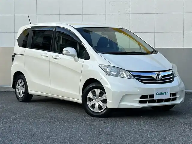 ホンダ フリード G ジャストセレクション 東京都 2012(平24)年 5.7万km プレミアムホワイトパール 純正メモリナビ（VXW-118VS）/ワンセグTV/Bluetooth/CD/DVD/FM/AM/VTR/バックカメラ/前方ドライブレコーダー/片側パワースライドドア/スペアキー/スマートキー/ウォークスルー/アイドリングストップ/電動格納ミラー/ウインカーミラー/純正フロアマット/ヘッドライトレベライザー/取扱説明書/保証書/記録簿