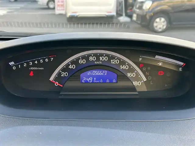 ホンダ フリード G ジャストセレクション 東京都 2012(平24)年 5.7万km プレミアムホワイトパール 純正メモリナビ（VXW-118VS）/ワンセグTV/Bluetooth/CD/DVD/FM/AM/VTR/バックカメラ/前方ドライブレコーダー/片側パワースライドドア/スペアキー/スマートキー/ウォークスルー/アイドリングストップ/電動格納ミラー/ウインカーミラー/純正フロアマット/ヘッドライトレベライザー/取扱説明書/保証書/記録簿