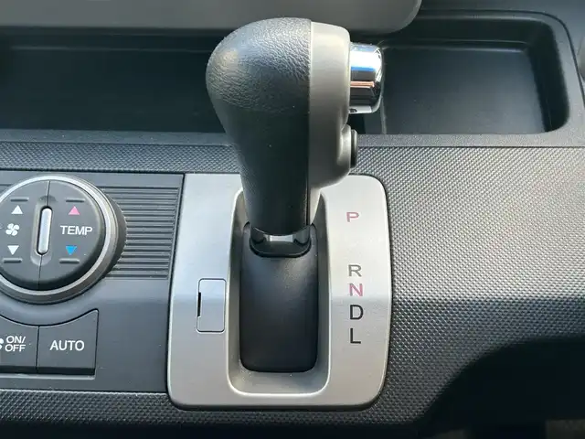 ホンダ フリード G ジャストセレクション 東京都 2012(平24)年 5.7万km プレミアムホワイトパール 純正メモリナビ（VXW-118VS）/ワンセグTV/Bluetooth/CD/DVD/FM/AM/VTR/バックカメラ/前方ドライブレコーダー/片側パワースライドドア/スペアキー/スマートキー/ウォークスルー/アイドリングストップ/電動格納ミラー/ウインカーミラー/純正フロアマット/ヘッドライトレベライザー/取扱説明書/保証書/記録簿