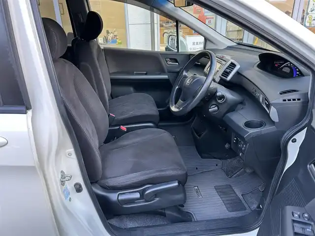 ホンダ フリード G ジャストセレクション 東京都 2012(平24)年 5.7万km プレミアムホワイトパール 純正メモリナビ（VXW-118VS）/ワンセグTV/Bluetooth/CD/DVD/FM/AM/VTR/バックカメラ/前方ドライブレコーダー/片側パワースライドドア/スペアキー/スマートキー/ウォークスルー/アイドリングストップ/電動格納ミラー/ウインカーミラー/純正フロアマット/ヘッドライトレベライザー/取扱説明書/保証書/記録簿