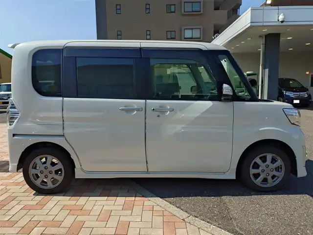 ダイハツ タント カスタム RS SA 新潟県 2014(平26)年 9.4万km パールホワイトⅢ (株)IDOMが運営する【じしゃロン新潟店】の自社ローン専用車両になります。/こちらは現金またはオートローンご利用時の価格です。自社ローンご希望の方は別途その旨お申付け下さい/社外HDDナビ/FM/AM/CD/DVD/フルセグTV視聴可能/Bluetooth接続可能/バックカメラ/ETC/両側パワースライドドア/プッシュスタート/革巻きステアリング/ダイハツ純正後席用モニター/横滑り防止装置/衝突被害軽減システム/フォグランプ/純正フロアマット/電動格納ウィンカーミラー/取扱説明書/保証書/スマートキー