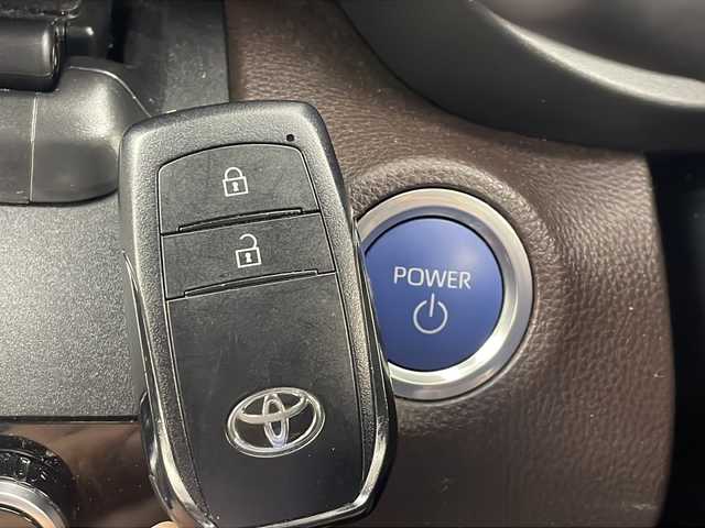 トヨタ ヤリスクロス ハイブリッド Z 三重県 2021(令3)年 2.8万km ホワイトパールクリスタルシャイン 禁煙車/純正9型ディスプレイオーディオ/全方位カメラ/トヨタセーフティセンス/レーダークルーズコントロール/レーンキープアシスト/ハーフレーザーシート/シートヒーター/オートハイビーム/ETC/ドライブレコーダー（前後）/コーナーセンサー