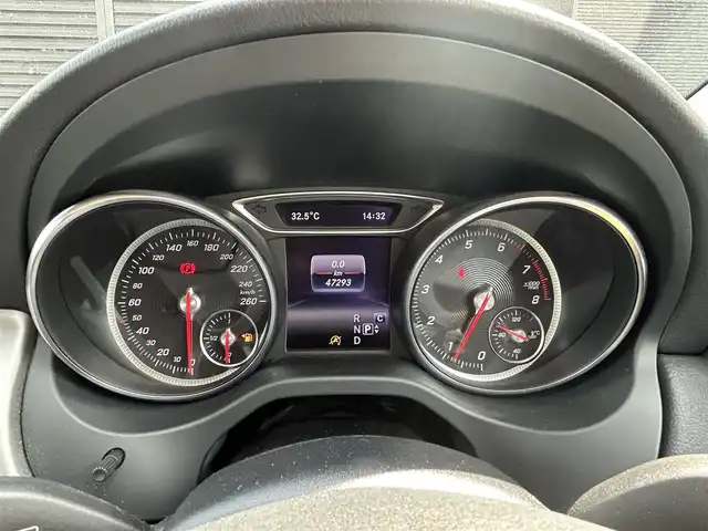 メルセデス・ベンツ ＣＬＡ１８０ Sブレイク AMG スタイル 宮崎県 2019(平31)年 4.8万km ポーラホワイト 純正ナビゲーション/・Bluetooth/・CD DVD/・バックカメラ/・フルセグTV/アンビエントライト/パノラミックルーフ/ハーマンカードン/ドライブレコーダー/ハーフレザー/・D/N席パワーシート/・D/N席シートヒーター/AMGパッケージ/レーダーセーフティ/パワーバックドア/アクティブクルーズコントロール
