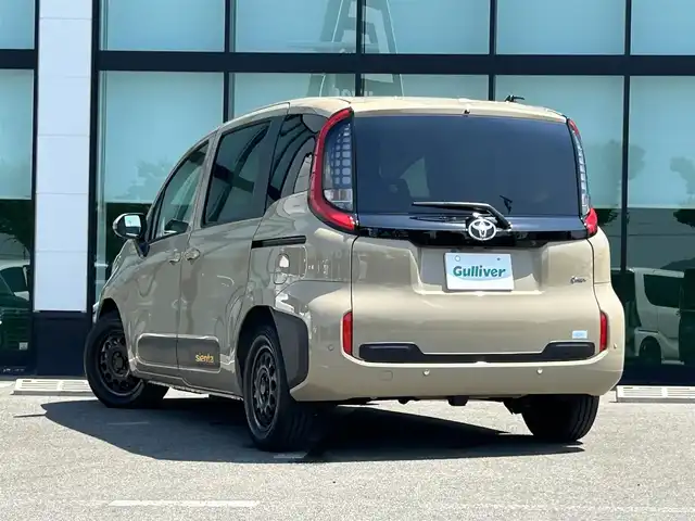 トヨタ シエンタ ハイブリッド Z 和歌山県 2024(令6)年 0.2万km ベージュ MC後モデル/10インチメーカーデイスプレーオーディオナビ/パノラミックビューカメラ/革巻きステアリング/ステアリングスイッチ/ステアリングヒーター/シートヒーター/両側パワースライドドア/LEDヘッドライト/ETC/フロアマット/100Ｖ