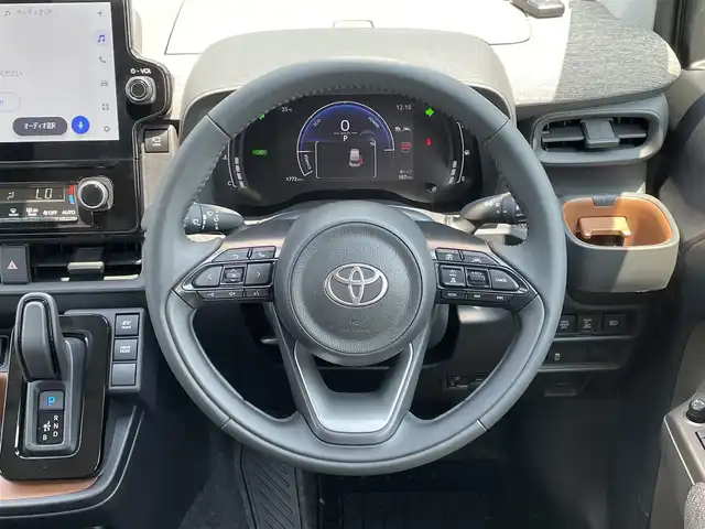 トヨタ シエンタ ハイブリッド Z 和歌山県 2024(令6)年 0.2万km ベージュ MC後モデル/10インチメーカーデイスプレーオーディオナビ/パノラミックビューカメラ/革巻きステアリング/ステアリングスイッチ/ステアリングヒーター/シートヒーター/両側パワースライドドア/LEDヘッドライト/ETC/フロアマット/100Ｖ