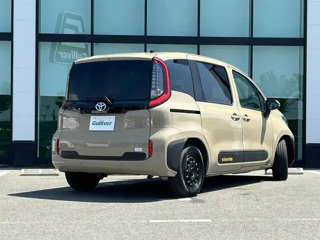 トヨタ シエンタ ハイブリッド Z 和歌山県 2024(令6)年 0.2万km ベージュ MC後モデル/10インチメーカーデイスプレーオーディオナビ/パノラミックビューカメラ/革巻きステアリング/ステアリングスイッチ/ステアリングヒーター/シートヒーター/両側パワースライドドア/LEDヘッドライト/ETC/フロアマット/100Ｖ