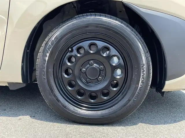 トヨタ シエンタ ハイブリッド Z 和歌山県 2024(令6)年 0.2万km ベージュ MC後モデル/10インチメーカーデイスプレーオーディオナビ/パノラミックビューカメラ/革巻きステアリング/ステアリングスイッチ/ステアリングヒーター/シートヒーター/両側パワースライドドア/LEDヘッドライト/ETC/フロアマット/100Ｖ