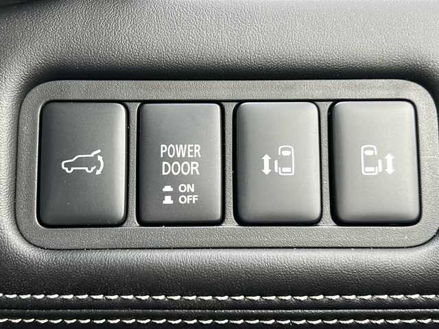 三菱 デリカＤ：５ シャモニー 三重県 2025(令7)年 0.1千km 白Ⅱ 登録済未使用車 /ALPINE11型ナビ /AIPINE12.8型後席モニター /バックカメラ/BSM /両側パワースライドドア/スペアキー /レーダークルーズコントロール/レーンキープアシスト/前席シートヒーター /パワーシート /ステアリングヒーター /ステアリングスイッチ/革巻きステアリング/パワーバックドア /オートハイビーム /オートライト/LEDヘッドライト/パドルシフト/禁煙車