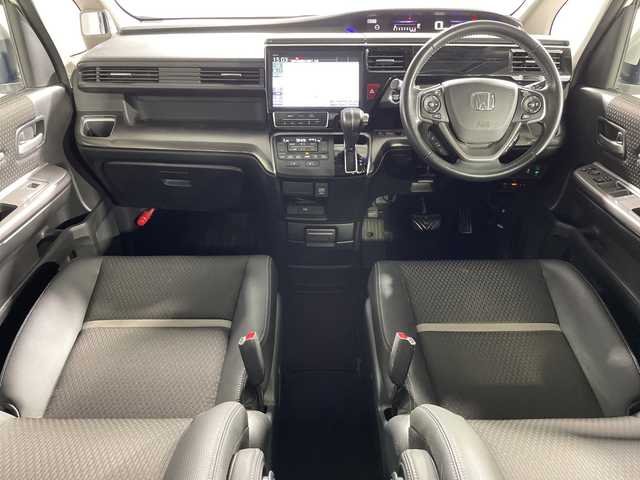 ホンダ ステップワゴン スパーダ クルスピセンシング 神奈川県 2018(平30)年 3.4万km プラチナホワイトパール 純正10型ナビ（VXV-197SWi）/純正フリップダウンモニター/バックカメラ/両側パワースライドドア/ホンダセンシング/衝突軽減ブレーキ(CMBS)/アダプティブクルーズコントロール（ACC)/車線維持支援システム/路外逸脱抑制機能/先行車発進お知らせ機能/前後ドライブレコーダー/パドルシフト/前席シートヒーター/ビルトインＥＴＣ/スマートキ/スペアキー