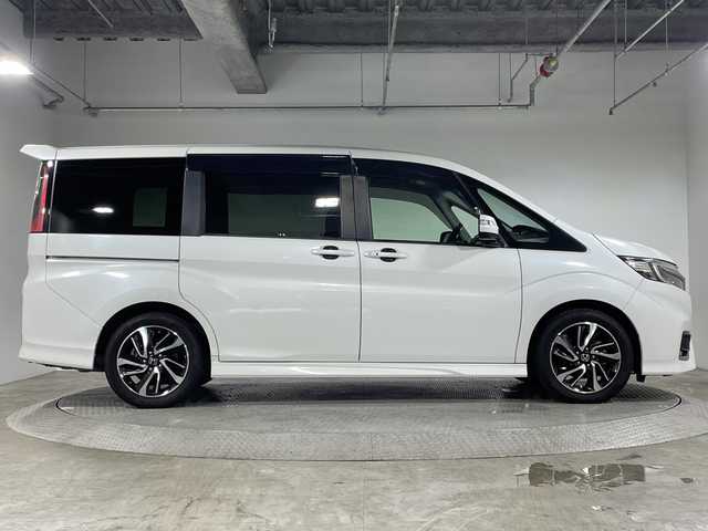 ホンダ ステップワゴン スパーダ クルスピセンシング 神奈川県 2018(平30)年 3.4万km プラチナホワイトパール 純正10型ナビ（VXV-197SWi）/純正フリップダウンモニター/バックカメラ/両側パワースライドドア/ホンダセンシング/衝突軽減ブレーキ(CMBS)/アダプティブクルーズコントロール（ACC)/車線維持支援システム/路外逸脱抑制機能/先行車発進お知らせ機能/前後ドライブレコーダー/パドルシフト/前席シートヒーター/ビルトインＥＴＣ/スマートキ/スペアキー