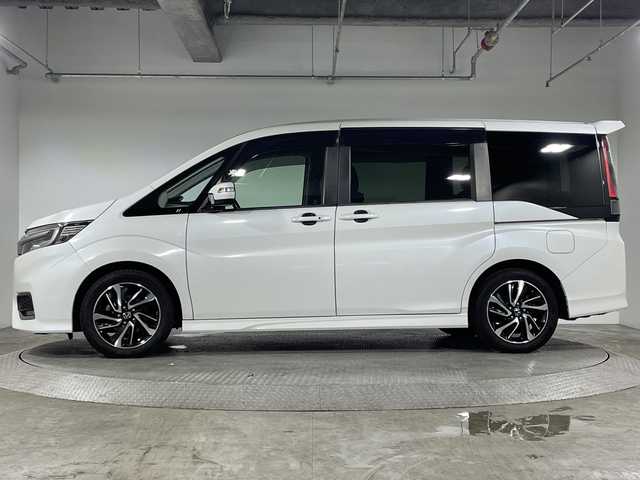 ホンダ ステップワゴン スパーダ クルスピセンシング 神奈川県 2018(平30)年 3.4万km プラチナホワイトパール 純正10型ナビ（VXV-197SWi）/純正フリップダウンモニター/バックカメラ/両側パワースライドドア/ホンダセンシング/衝突軽減ブレーキ(CMBS)/アダプティブクルーズコントロール（ACC)/車線維持支援システム/路外逸脱抑制機能/先行車発進お知らせ機能/前後ドライブレコーダー/パドルシフト/前席シートヒーター/ビルトインＥＴＣ/スマートキ/スペアキー