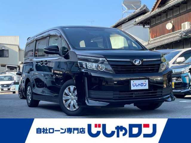 トヨタ ヴォクシー X 大阪府 2014(平26)年 8.9万km ブラック (株)IDOMが運営する【じしゃロン東大阪店】の自社ローン専用車両になりますこちらは現金またはオートローンご利用時の価格です。自社ローンご希望の方は別途その旨お申付け下さい/純正SDナビ【NSZT-W64】/フルセグテレビ/バックモニター/Bluetooth/ビルトインETC/アイドリングストップ/片側パワースライドドア/LEDライト/取扱説明書（車両・ナビ）