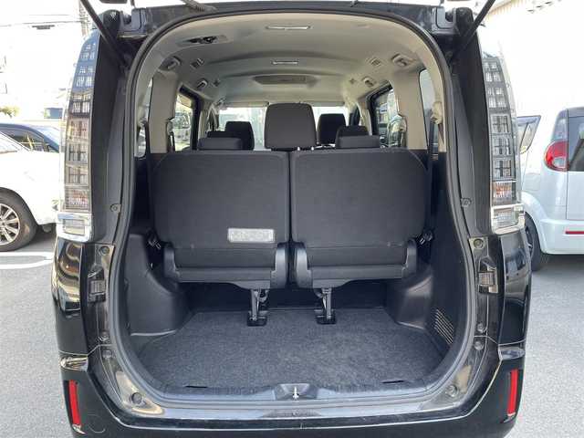 トヨタ ヴォクシー X 愛知県 2014(平26)年 8.9万km ブラック (株)IDOMが運営する【じしゃロン豊川店】の自社ローン専用車両になりますこちらは現金またはオートローンご利用時の価格です。自社ローンご希望の方は別途その旨お申付け下さい/純正SDナビ【NSZT-W64】/フルセグテレビ/バックモニター/Bluetooth/ビルトインETC/アイドリングストップ/片側パワースライドドア/LEDライト/取扱説明書（車両・ナビ）