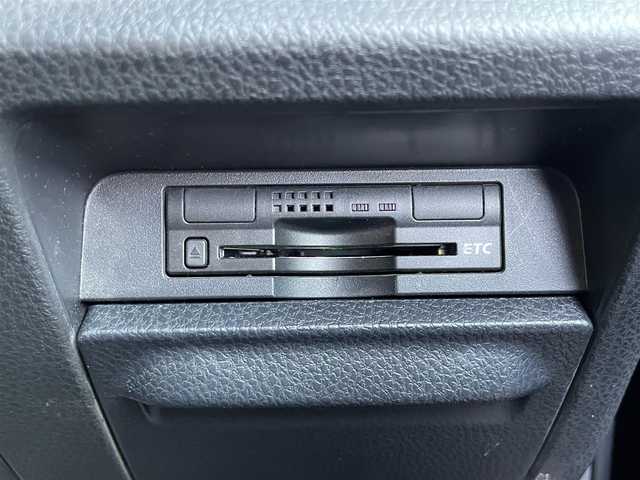 トヨタ ヴォクシー X 愛知県 2014(平26)年 8.9万km ブラック (株)IDOMが運営する【じしゃロン豊川店】の自社ローン専用車両になりますこちらは現金またはオートローンご利用時の価格です。自社ローンご希望の方は別途その旨お申付け下さい/純正SDナビ【NSZT-W64】/フルセグテレビ/バックモニター/Bluetooth/ビルトインETC/アイドリングストップ/片側パワースライドドア/LEDライト/取扱説明書（車両・ナビ）