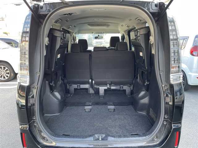 トヨタ ヴォクシー X 愛知県 2014(平26)年 8.9万km ブラック (株)IDOMが運営する【じしゃロン豊川店】の自社ローン専用車両になりますこちらは現金またはオートローンご利用時の価格です。自社ローンご希望の方は別途その旨お申付け下さい/純正SDナビ【NSZT-W64】/フルセグテレビ/バックモニター/Bluetooth/ビルトインETC/アイドリングストップ/片側パワースライドドア/LEDライト/取扱説明書（車両・ナビ）