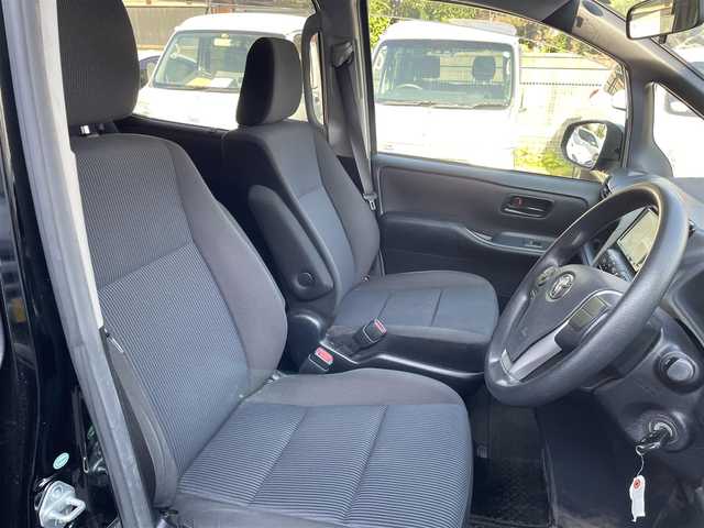 トヨタ ヴォクシー X 愛知県 2014(平26)年 8.9万km ブラック (株)IDOMが運営する【じしゃロン豊川店】の自社ローン専用車両になりますこちらは現金またはオートローンご利用時の価格です。自社ローンご希望の方は別途その旨お申付け下さい/純正SDナビ【NSZT-W64】/フルセグテレビ/バックモニター/Bluetooth/ビルトインETC/アイドリングストップ/片側パワースライドドア/LEDライト/取扱説明書（車両・ナビ）