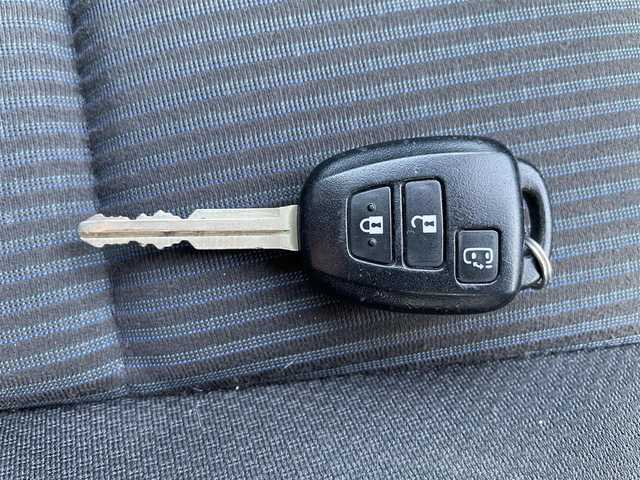 トヨタ ヴォクシー X 愛知県 2014(平26)年 8.9万km ブラック (株)IDOMが運営する【じしゃロン豊川店】の自社ローン専用車両になりますこちらは現金またはオートローンご利用時の価格です。自社ローンご希望の方は別途その旨お申付け下さい/純正SDナビ【NSZT-W64】/フルセグテレビ/バックモニター/Bluetooth/ビルトインETC/アイドリングストップ/片側パワースライドドア/LEDライト/取扱説明書（車両・ナビ）