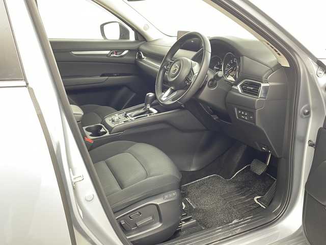 マツダ ＣＸ－５ XD プロアクティブ 兵庫県 2022(令4)年 2.5万km ソニックシルバーM ・純正ナビ/TV/Bluetooth/USB/スマートフォン連携/・全方位カメラ/・i-ACTIVSENSE（アイアクティブセンス）/・TCS（トラクションコントロールシステム）/・SBS（スマートブレーキサポート）/・SCBS（スマートシティブレーキサポート）/・HUD（ヘッドアップディスプレイ）/・BSM（ブラインドスポットモニター）/・i-stop/・ドライバーアテンションアラート/・レーダークルーズコントロール/・レーンキープアシストシステム/・コーナーセンサー/・パワーバックドア/・パワーシート（運転席）/・前席シートヒーター/・ステアリングヒーター/・パドルシフト/・純正19インチアルミホイール/・アダプティブLEDヘッドライト/・LEDライト/・ETC/・スマートキー