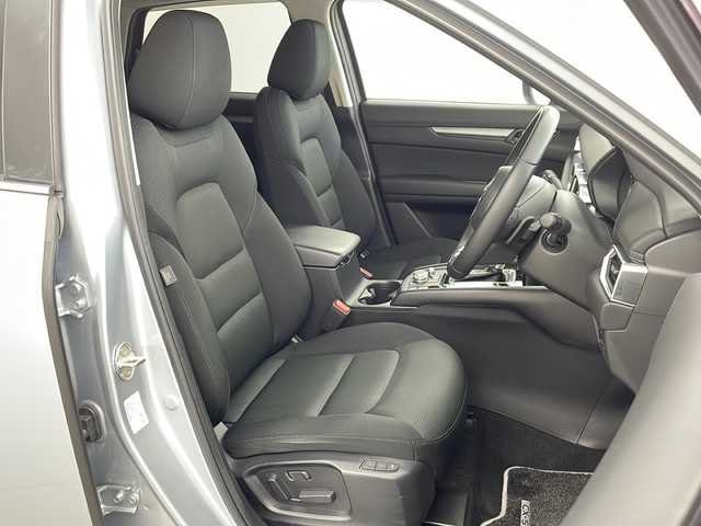 マツダ ＣＸ－５ XD プロアクティブ 兵庫県 2022(令4)年 2.5万km ソニックシルバーM ・純正ナビ/TV/Bluetooth/USB/スマートフォン連携/・全方位カメラ/・i-ACTIVSENSE（アイアクティブセンス）/・TCS（トラクションコントロールシステム）/・SBS（スマートブレーキサポート）/・SCBS（スマートシティブレーキサポート）/・HUD（ヘッドアップディスプレイ）/・BSM（ブラインドスポットモニター）/・i-stop/・ドライバーアテンションアラート/・レーダークルーズコントロール/・レーンキープアシストシステム/・コーナーセンサー/・パワーバックドア/・パワーシート（運転席）/・前席シートヒーター/・ステアリングヒーター/・パドルシフト/・純正19インチアルミホイール/・アダプティブLEDヘッドライト/・LEDライト/・ETC/・スマートキー