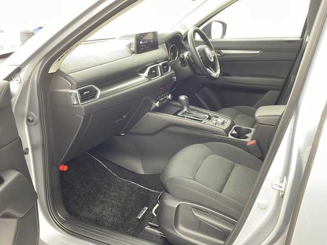 マツダ ＣＸ－５ XD プロアクティブ 兵庫県 2022(令4)年 2.5万km ソニックシルバーM ・純正ナビ/TV/Bluetooth/USB/スマートフォン連携/・全方位カメラ/・i-ACTIVSENSE（アイアクティブセンス）/・TCS（トラクションコントロールシステム）/・SBS（スマートブレーキサポート）/・SCBS（スマートシティブレーキサポート）/・HUD（ヘッドアップディスプレイ）/・BSM（ブラインドスポットモニター）/・i-stop/・ドライバーアテンションアラート/・レーダークルーズコントロール/・レーンキープアシストシステム/・コーナーセンサー/・パワーバックドア/・パワーシート（運転席）/・前席シートヒーター/・ステアリングヒーター/・パドルシフト/・純正19インチアルミホイール/・アダプティブLEDヘッドライト/・LEDライト/・ETC/・スマートキー