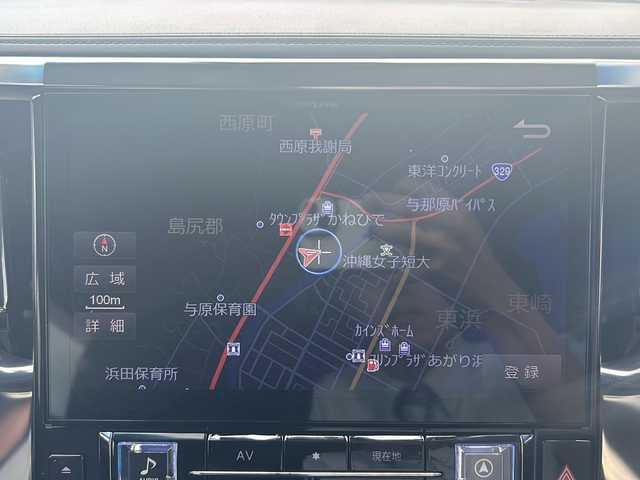 トヨタ アルファードハイブリット SR 沖縄県 2019(令1)年 6.1万km ホワイトパールクリスタルシャイン 社外９インチナビ　/（ＡＭ／ＦＭ／ＣＤ／ＤＶＤ／ＢＴ）　/バックカメラ　/フルセグＴＶ　/サンルーフ　/後席モニター　/パワーシート　/シートヒーター　/両側パワスラ　/レザーシート　/コーナーセンサー/オットマン/純正フロアマット/純正17AW/クルーズコントロール/LEDヘッドライト/オートライト/ドラレコ
