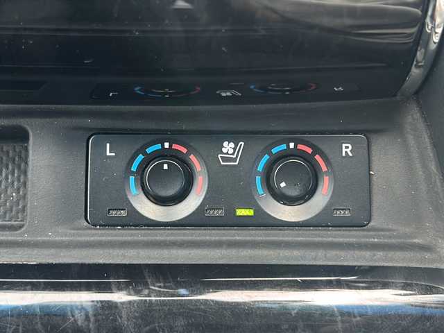 トヨタ アルファードハイブリット SR 沖縄県 2019(令1)年 6.1万km ホワイトパールクリスタルシャイン 社外９インチナビ　/（ＡＭ／ＦＭ／ＣＤ／ＤＶＤ／ＢＴ）　/バックカメラ　/フルセグＴＶ　/サンルーフ　/後席モニター　/パワーシート　/シートヒーター　/両側パワスラ　/レザーシート　/コーナーセンサー/オットマン/純正フロアマット/純正17AW/クルーズコントロール/LEDヘッドライト/オートライト/ドラレコ