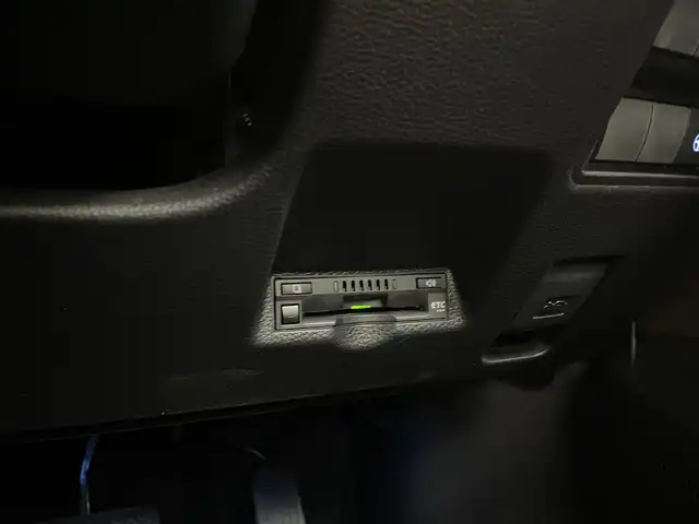 トヨタ ヤリスクロス ハイブリッド Z 福井県 2022(令4)年 2.2万km ブラックマイカ/ホワイトパールクリスタルシャイン 2トーン 純正ディスプレイオーディオ/【AM/FM/Bluetooth/フルセグTV】/全方位カメラ/ビルトインETC/トヨタセーフティセンス/・クルーズコントロール（追従有）/・車線逸脱警報機能/・衝突軽減ブレーキ/ハーフレザーシート/シートヒーター/ハンドルヒーター/プッシュスタート/スマートキー/オートライト/LEDヘッドライド