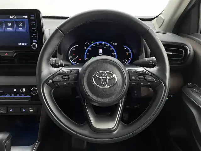 トヨタ ヤリスクロス ハイブリッド Z 福井県 2022(令4)年 2.2万km ブラックマイカ/ホワイトパールクリスタルシャイン 2トーン 純正ディスプレイオーディオ/【AM/FM/Bluetooth/フルセグTV】/全方位カメラ/ビルトインETC/トヨタセーフティセンス/・クルーズコントロール（追従有）/・車線逸脱警報機能/・衝突軽減ブレーキ/ハーフレザーシート/シートヒーター/ハンドルヒーター/プッシュスタート/スマートキー/オートライト/LEDヘッドライド