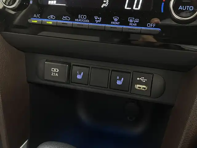 トヨタ ヤリスクロス ハイブリッド Z 福井県 2022(令4)年 2.2万km ブラックマイカ/ホワイトパールクリスタルシャイン 2トーン 純正ディスプレイオーディオ/【AM/FM/Bluetooth/フルセグTV】/全方位カメラ/ビルトインETC/トヨタセーフティセンス/・クルーズコントロール（追従有）/・車線逸脱警報機能/・衝突軽減ブレーキ/ハーフレザーシート/シートヒーター/ハンドルヒーター/プッシュスタート/スマートキー/オートライト/LEDヘッドライド