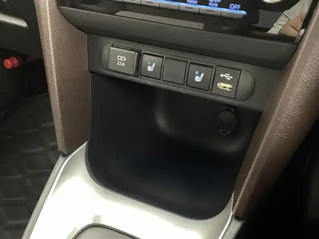 トヨタ ヤリスクロス ハイブリッド Z 福井県 2022(令4)年 2.2万km ブラックマイカ/ホワイトパールクリスタルシャイン 2トーン 純正ディスプレイオーディオ/【AM/FM/Bluetooth/フルセグTV】/全方位カメラ/ビルトインETC/トヨタセーフティセンス/・クルーズコントロール（追従有）/・車線逸脱警報機能/・衝突軽減ブレーキ/ハーフレザーシート/シートヒーター/ハンドルヒーター/プッシュスタート/スマートキー/オートライト/LEDヘッドライド