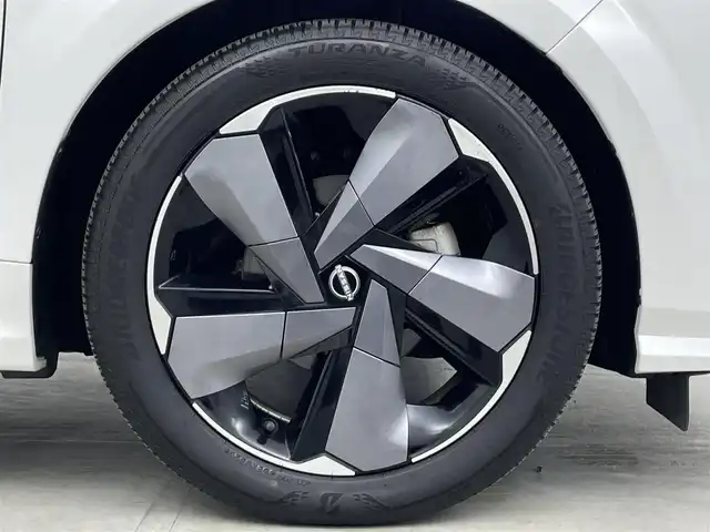 日産 オーラ G レザーエディション 埼玉県 2023(令5)年 1.3万km ピュアホワイトパール ＢＯＳＥ　純正９型ナビ　全方位　温シート　ＬＥＤ　本革　ＢＳＭ　液晶ミラー　ビルトインＥＴＣ２．０　前後ドライブレコーダー　プロパイロット　寒冷地仕様　ステアリングヒーター　フルセグＴＶ