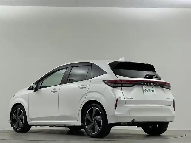 日産 オーラ G レザーエディション 埼玉県 2023(令5)年 1.3万km ピュアホワイトパール ＢＯＳＥ　純正９型ナビ　全方位　温シート　ＬＥＤ　本革　ＢＳＭ　液晶ミラー　ビルトインＥＴＣ２．０　前後ドライブレコーダー　プロパイロット　寒冷地仕様　ステアリングヒーター　フルセグＴＶ