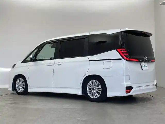 トヨタ ノア S－G 埼玉県 2023(令5)年 1.9万km ホワイトパールクリスタルシャイン Toyota Safety Sense/　・プリクラッシュセーフティ/　・レーントレーシングアシスト/　・レーダークルーズコントロール/　・オートマチックハイビーム/純正10.5インチディスプレイオーディオ/DTV/CD/DVD/BT/USB/AppleCarplay/AndroidAuto/両側パワースライドドア/バックカメラ/14型フリップダウンモニター/前席シートヒーター/オートブレーキホールド/ダブルオートエアコン/シートバックテーブル/ロールサンシェード/エンジンスタートボタン/スマートキー/スペアキー/純正LEDヘッドライト/オートライト/純正アルミホイール