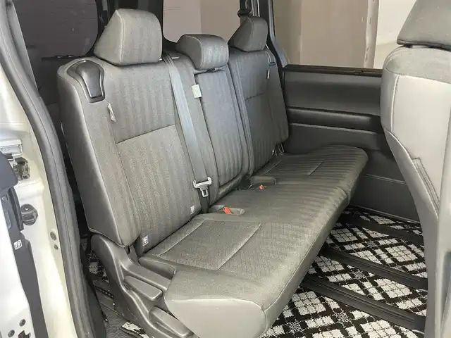 トヨタ ノア S－G 埼玉県 2023(令5)年 1.9万km ホワイトパールクリスタルシャイン Toyota Safety Sense/　・プリクラッシュセーフティ/　・レーントレーシングアシスト/　・レーダークルーズコントロール/　・オートマチックハイビーム/純正10.5インチディスプレイオーディオ/DTV/CD/DVD/BT/USB/AppleCarplay/AndroidAuto/両側パワースライドドア/バックカメラ/14型フリップダウンモニター/前席シートヒーター/オートブレーキホールド/ダブルオートエアコン/シートバックテーブル/ロールサンシェード/エンジンスタートボタン/スマートキー/スペアキー/純正LEDヘッドライト/オートライト/純正アルミホイール