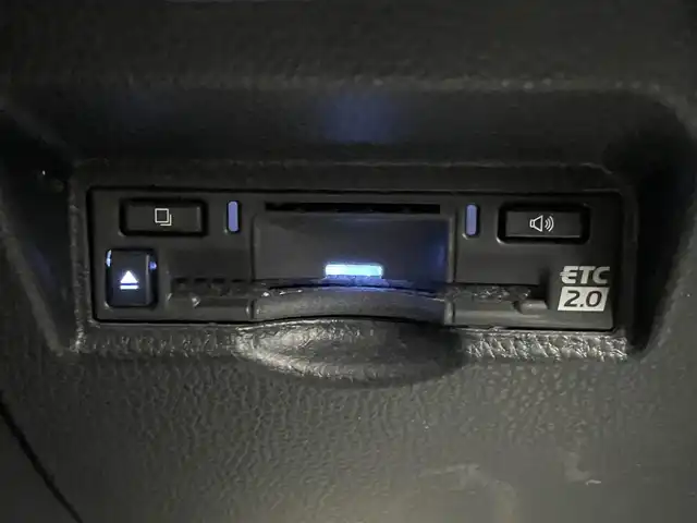 トヨタ ノア S－G 埼玉県 2023(令5)年 1.9万km ホワイトパールクリスタルシャイン Toyota Safety Sense/　・プリクラッシュセーフティ/　・レーントレーシングアシスト/　・レーダークルーズコントロール/　・オートマチックハイビーム/純正10.5インチディスプレイオーディオ/DTV/CD/DVD/BT/USB/AppleCarplay/AndroidAuto/両側パワースライドドア/バックカメラ/14型フリップダウンモニター/前席シートヒーター/オートブレーキホールド/ダブルオートエアコン/シートバックテーブル/ロールサンシェード/エンジンスタートボタン/スマートキー/スペアキー/純正LEDヘッドライト/オートライト/純正アルミホイール